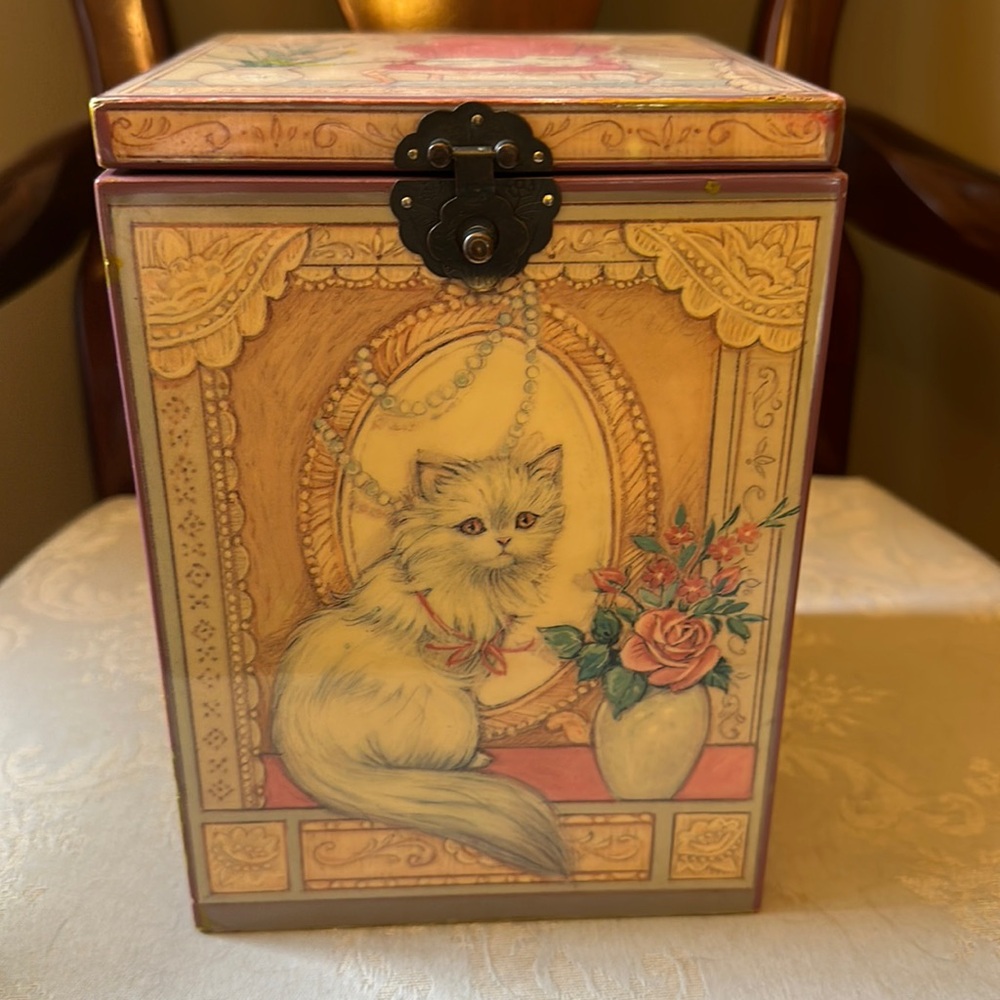 Limited Edition 1987 Enesco Pasha musical Jack-in-the-box cat plays Memory